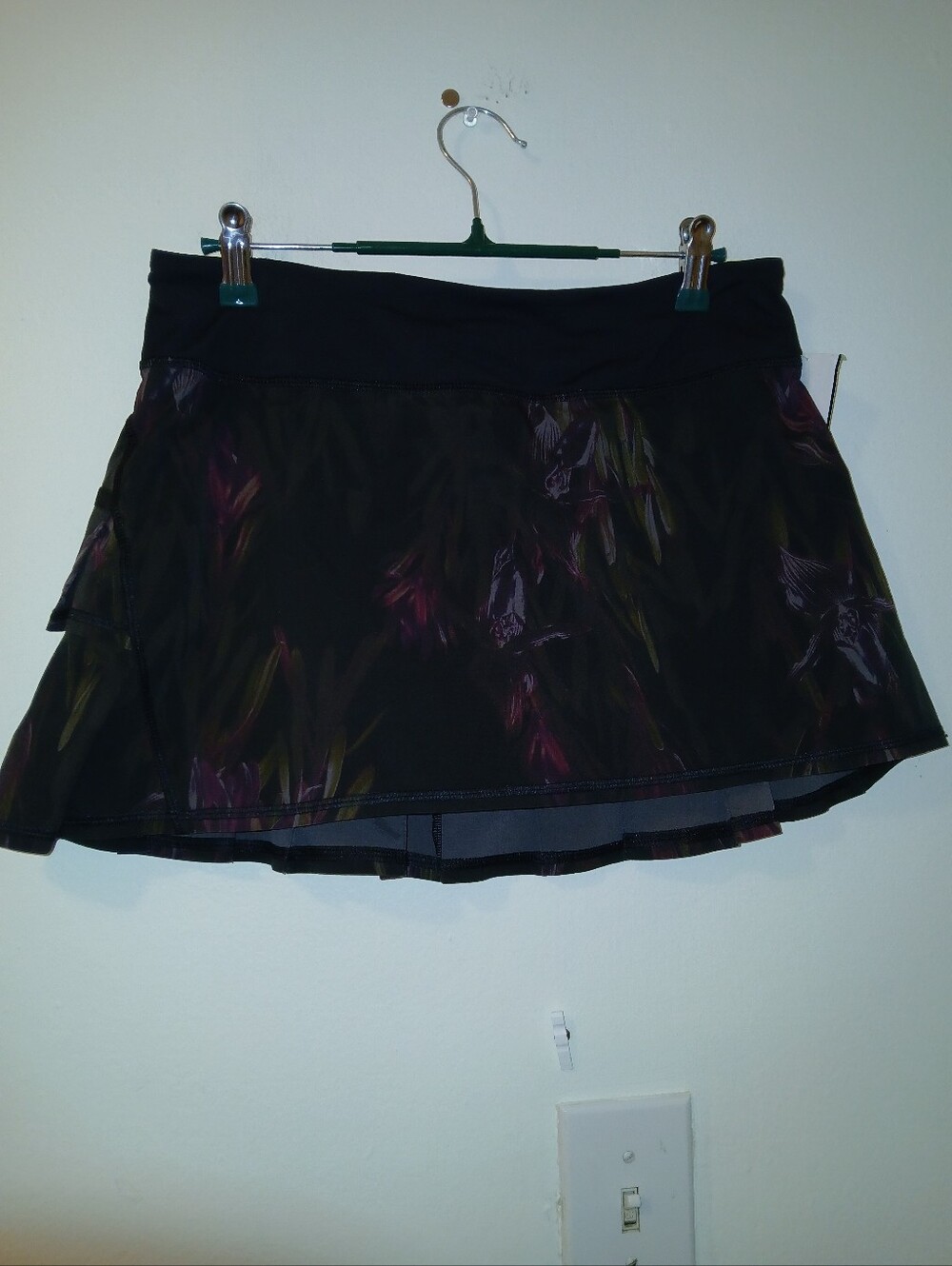 Lululemon Women’s Black Floral A-Line Skirt